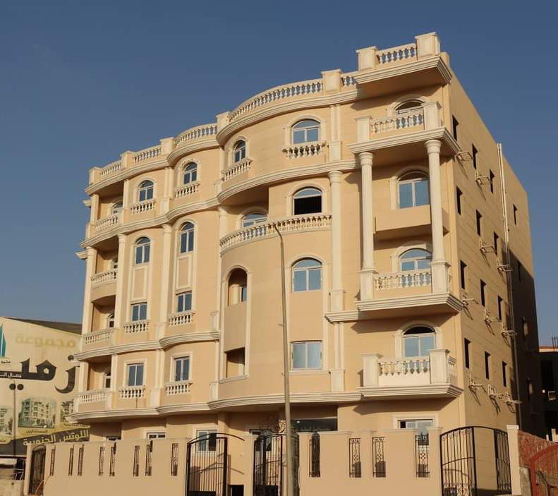 للبيع شقة بالتجمع الخامس بجوار الجامعة الامريكية