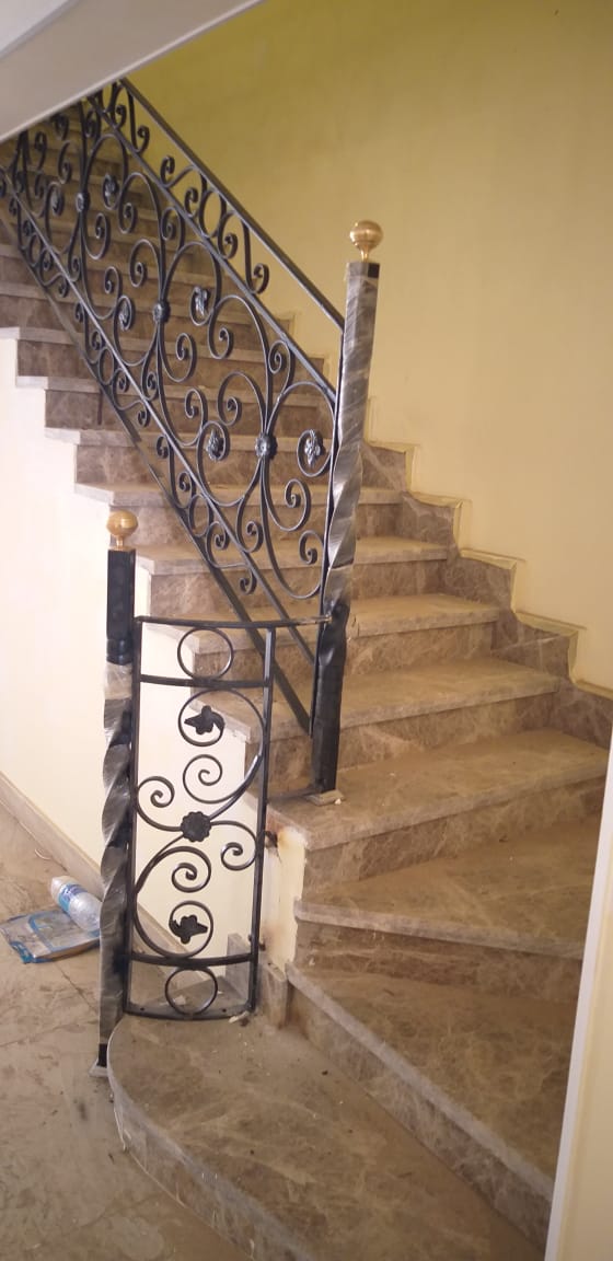 الوحده للبيع رقم 247/4 (i villa.) دور ارضى وأول على بحير.