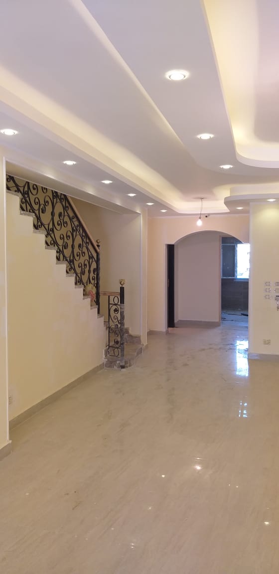 الوحده للبيع رقم 247/4 (i villa.) دور ارضى وأول على بحير.