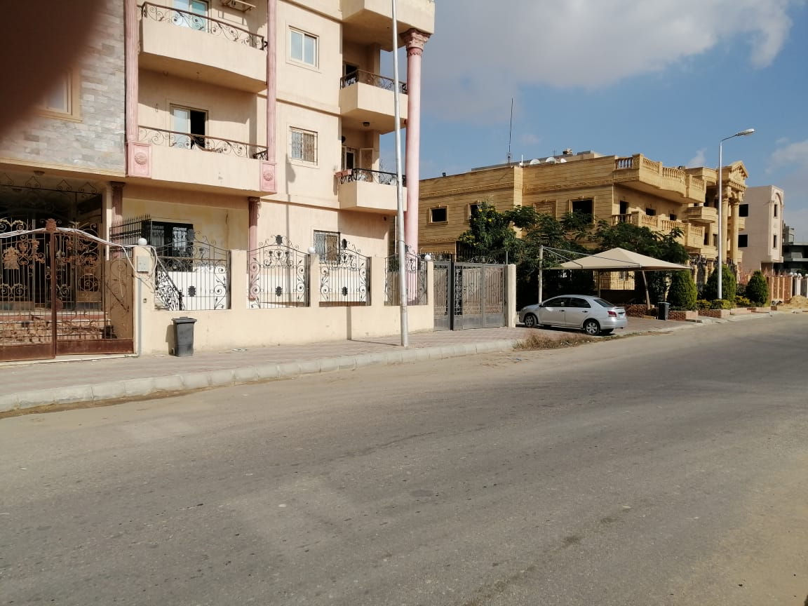 شقه بفيلا للبيع في مدينه الشروق
