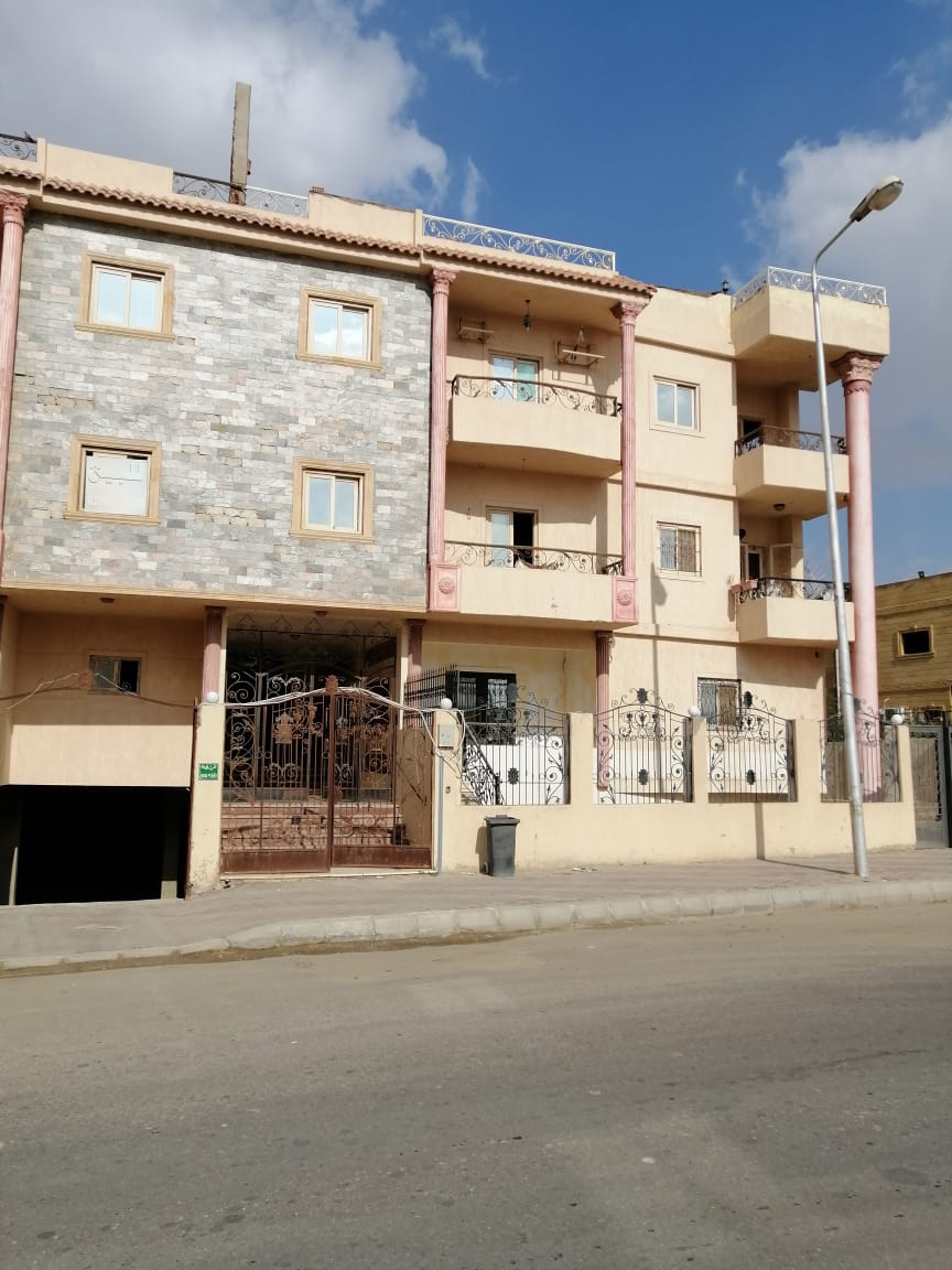 شقه بفيلا للبيع في مدينه الشروق