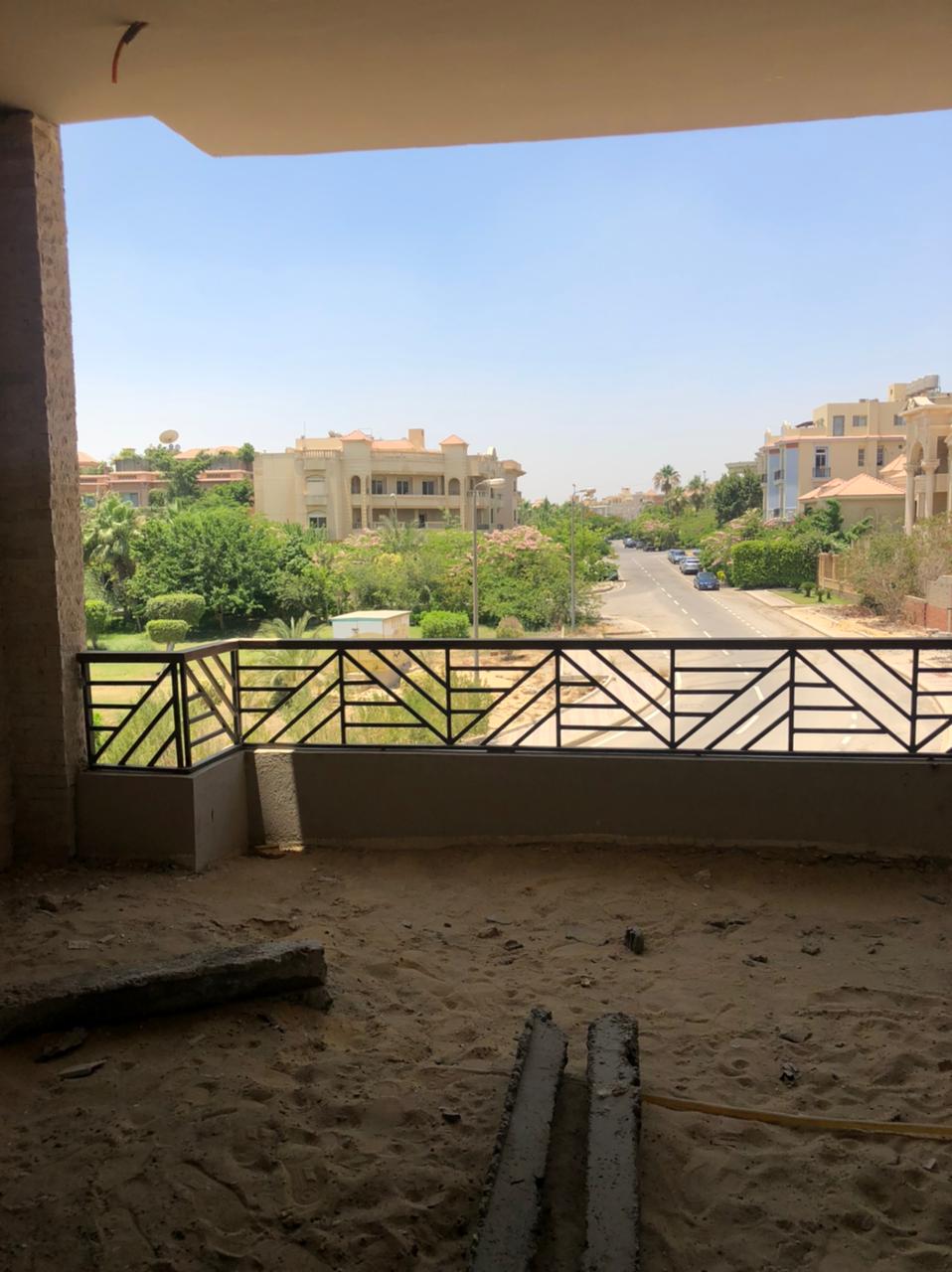 شقه للبيع في فيلا في غرب الجولف