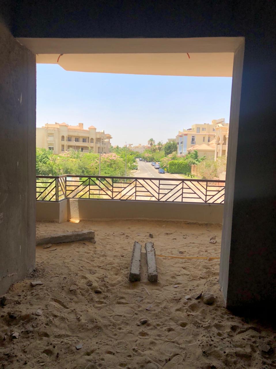 شقه للبيع في فيلا في غرب الجولف
