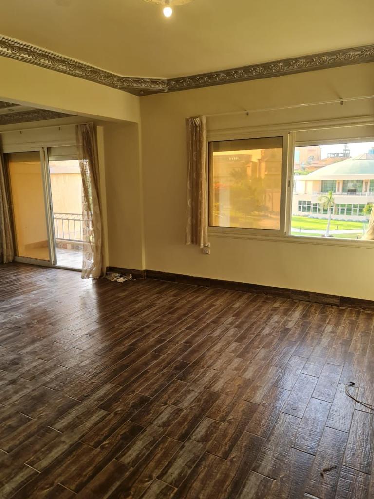 للبيع تاون هاوس في Galleria moon valley compound