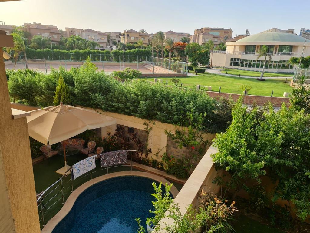 للبيع تاون هاوس في Galleria moon valley compound