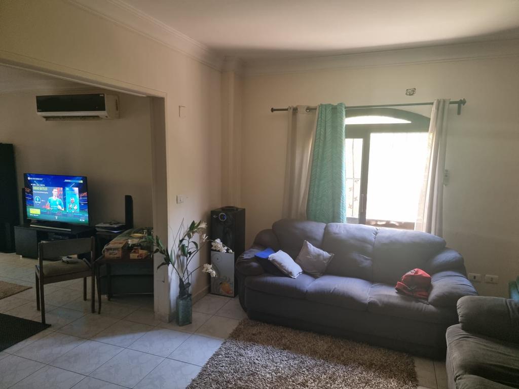 شقة للبيع بالتجمع الخامس في كمبوند زيزنيا